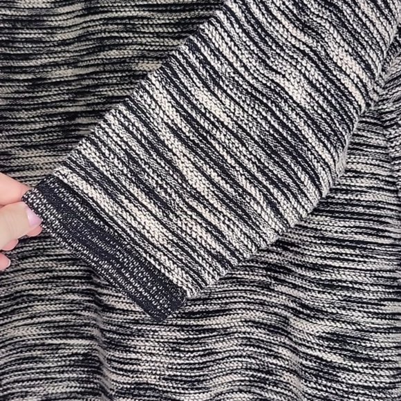 H&M Marled Relaxed 3/4 Sleeve Sweater, Size M - Picture 4 of 10